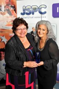 Maureen presenting the Customer Service Award to Ghodsi Young